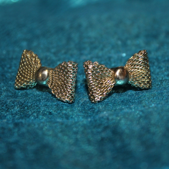 Vintage White Enamel Mesh Rhinestones Cuff Bracelet & Gold Mesh Bow Earrings - Picture 12 of 17